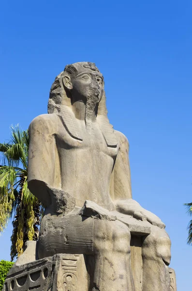 Ókori Szobrát Cairo Múzeum Egyiptológia Régiségek Kiállítás Múzeum Előtt — Stock Fotó