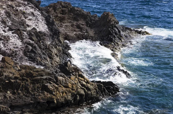 Прибрежные Скалы Море Серфинг Пейзаж — стоковое фото