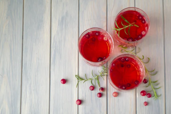 Русская кухня, клюквенный сок, красный детоксикационный органический коктейль — стоковое фото