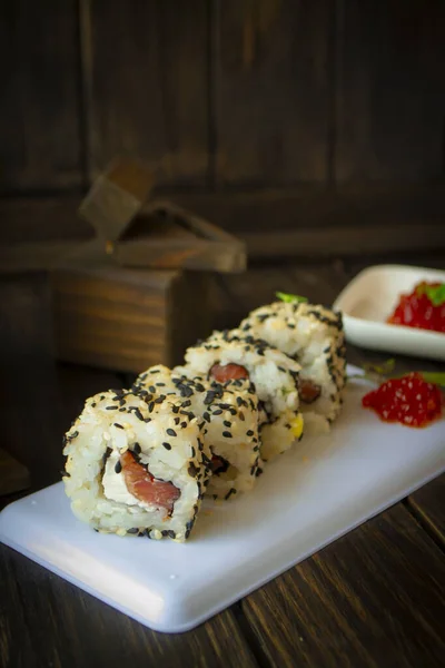 A california roll sushi with sesame seeds vertical image — Stock Photo, Image