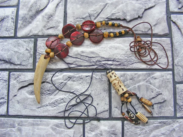 Handgefertigter Holzmuschel Und Knochenschmuck Afrikanischer Holzschmuck Textur Halsketten Ethno Kollektion — Stockfoto