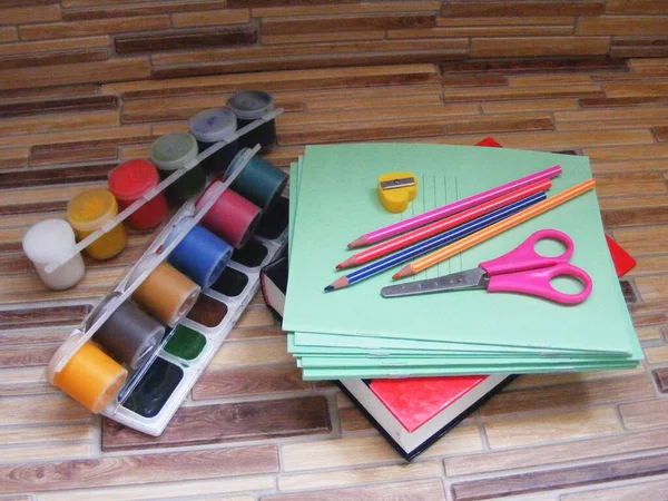 Acessórios Escola Mesa Madeira Material Escolar Colorido Voltar Conceito Escola — Fotografia de Stock