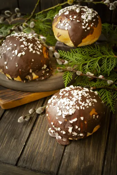 Panino Rotondo Cioccolato Panini Pane Gustoso Hamburger Con Cioccolato Legno — Foto Stock