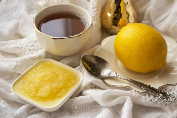 Té con limón, estilo de vida saludable — Foto de Stock