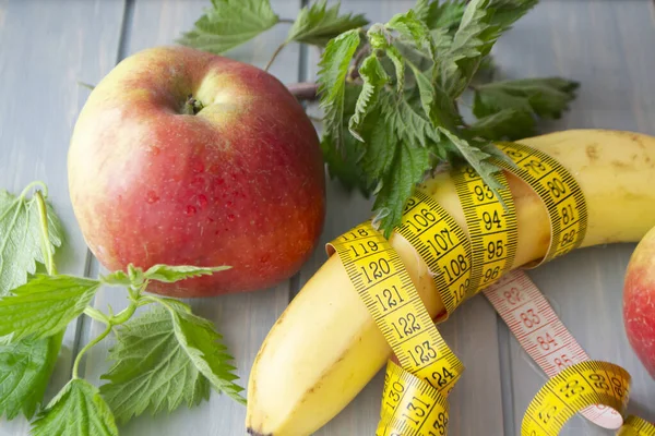 Dieta Aptidão Vitamina Maçã Vermelha Urtiga Banana Com Mesure Fita — Fotografia de Stock