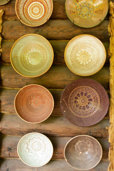 Coleção Tigelas Cerâmica Vazias Fundo Madeira Rústica Vertical — Fotografia de Stock