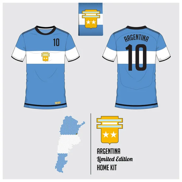 Maillot de football ou kit de football, modèle pour l'équipe nationale de football argentine. Uniforme de football vue de face et de dos. Logo de football plat sur l'étiquette du drapeau argentin et carte en motif hexagonal. Vecteur — Image vectorielle