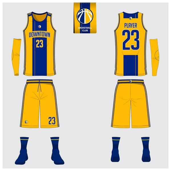 Seragam basket kuning dan biru atau jersey, celana pendek, kaus kaki templat untuk klub basket. Tampilan depan dan belakang seragam olahraga. Tank top t-shirt mock-up dengan desain logo datar basket pada label. Vektor  . - Stok Vektor