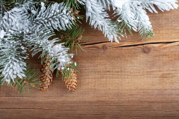 Vánoční Pozadí Jedlí Dřevěné Desce Rekreační Karta Borovicovou Větví Veselé — Stock fotografie