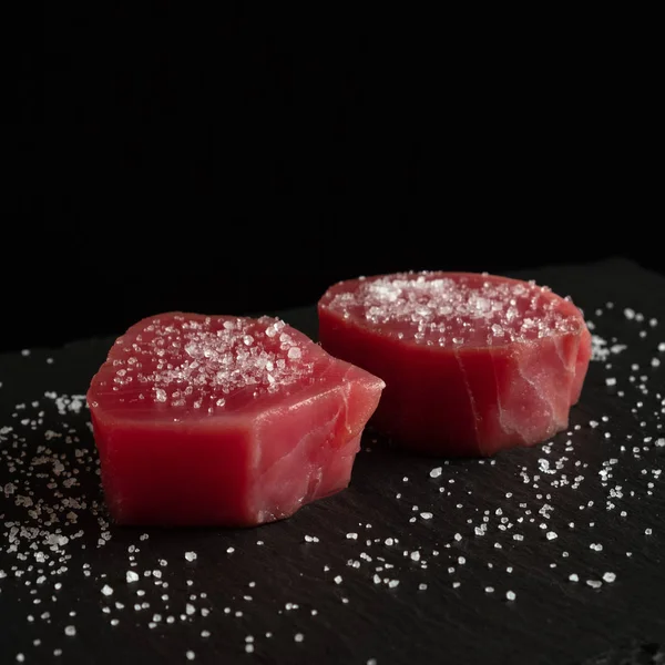 Filete Fresco Atún Crudo Para Filete Tabla Cortar Con Especias —  Fotos de Stock