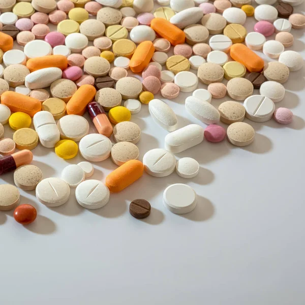 Bir Sürü Farklı Renkte Ilaç Ilaçları Haplar Haplar Kapsüller Eczane — Stok fotoğraf