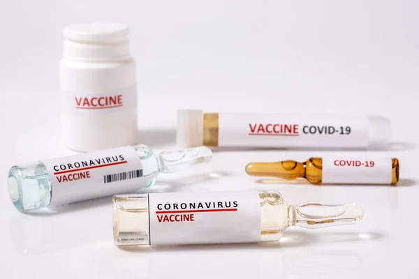 Концепція Вакцинації Лікарської Інфекції Термометр Шприц Вакциною Від Єкції Таблетки — стокове фото