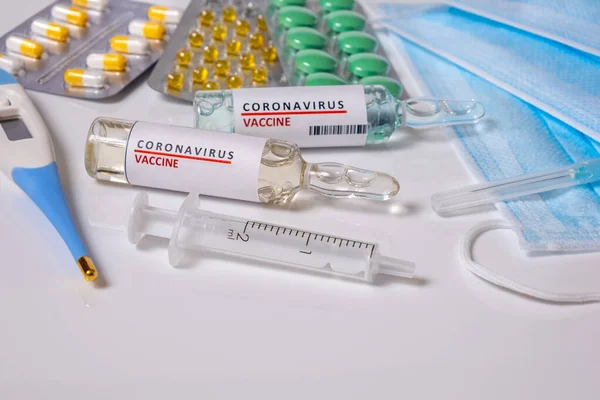 Aşı Ilaç Enfeksiyonu Kavramı Termometre Enjeksiyon Aşısı Tabletler Haplar Çin — Stok fotoğraf