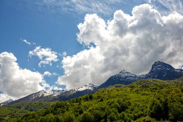 Kafkas Dağları güneyinde Vadisi