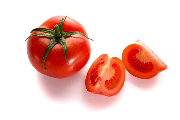Röd mogen tomat med handtag isolerade på vit bakgrund — Stockfoto