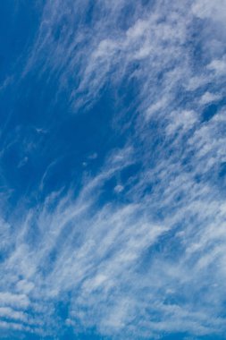 Beyaz Bulutlu Yaz Mavi Gökyüzü