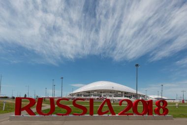 Soçi, Rusya - 18 Haziran 2017: Şehir heykel Olympic Park Sochi - büyük kırmızı ifade 