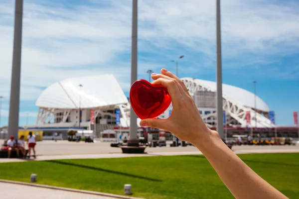 Soçi, Rusya - 18 Haziran 2017: FIFA Konfederasyon Kupası 2017 sembolleri ile dekore edilmiş futbol stadyumu 