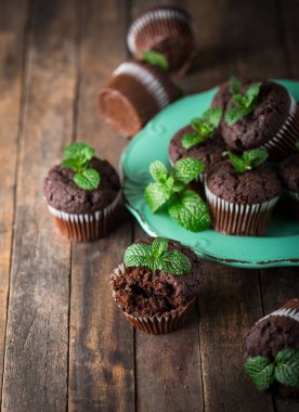 Nane yaprağı ile çikolatalı kek