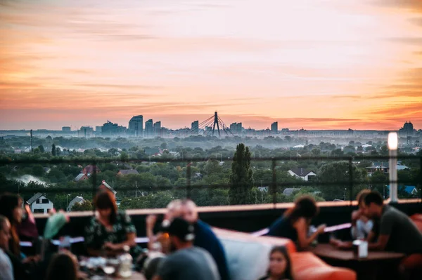 Puesta de sol en la ciudad — Foto de Stock