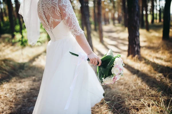 Mariée Avec Bouquet Fleurs — Photo