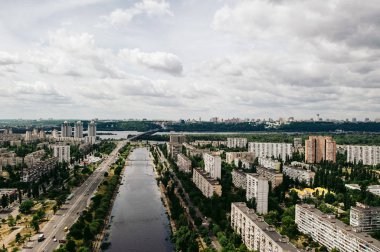 Yaz cityscape nehir manzaralı