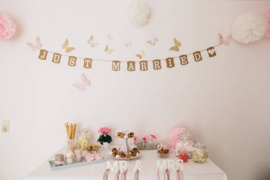 pembe ve beyaz çikolata