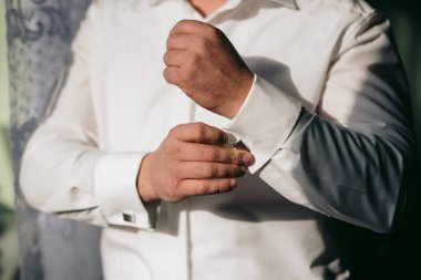 damat düğmesini yukarı kol düğmeleri