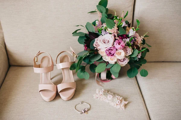 Tender brides flowers and shoes in ponk and beige