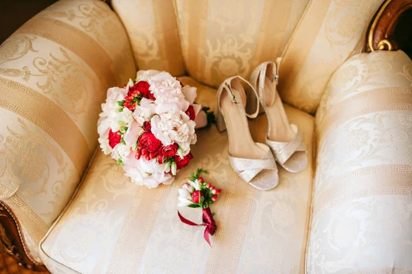 Beautiful Wedding Flowers Shoes Luxury Armchair — Stock Photo, Image