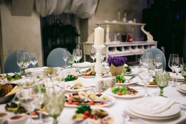 Düğün masa yemek ve mum