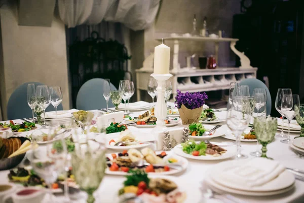 Düğün masa yemek ve mum