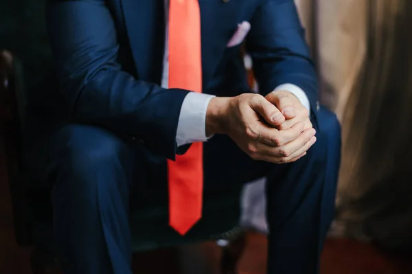 Man Blue Suit Red Tie Sitting Chair Holding His Hands — Stock Photo, Image