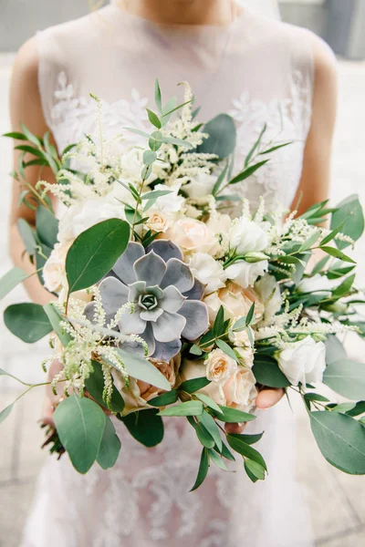 Bride White Wedding Dress Holds Bouquet Wedding Flowers White Green — Stock Photo, Image