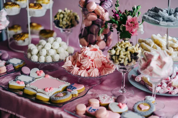 Godis Bar Bord Dekorerad Med Desserter Och Sötsaker Täckt Med — Stockfoto