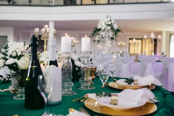 Zona Banquetes Boda Hay Mesas Con Manteles Verdes Las Mesas Imagen De Stock