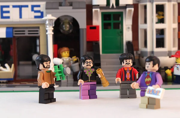 Lego μικροσκοπικούς Beatles σε δρόμο της πόλης — Φωτογραφία Αρχείου