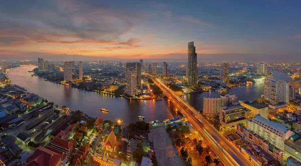 U-Curve of Chao Phraya River, Bangkok City, Tailândia — Fotografia de Stock