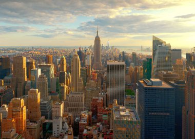 Günbatımında New York City silueti, ABD