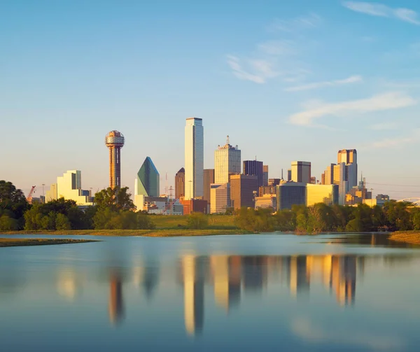 Reflejo de Dallas City, Texas, EE.UU. — Foto de Stock
