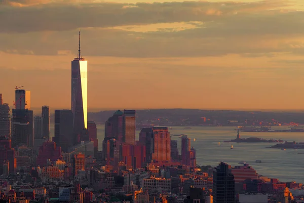 New York City o zachodzie słońca, Stany Zjednoczone Ameryki — Zdjęcie stockowe