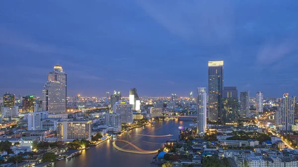 Skyscrapers at Chao Phraya River, Bangkok, Thailand — Stock Photo, Image
