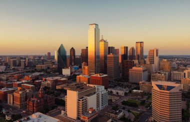 Dallas, Texas cityscape gün batımında, ABD