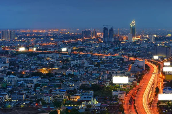 Crepúsculo em Sathorn District, Bangkok, Tailândia — Fotografia de Stock