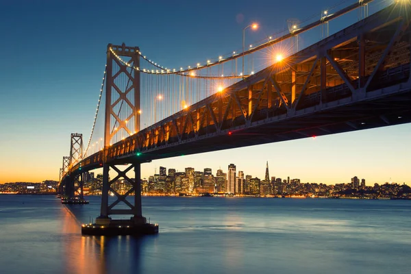 Bay Bridge, San Francisco Skyline, Centre-ville de San Francisco, Californie — Photo