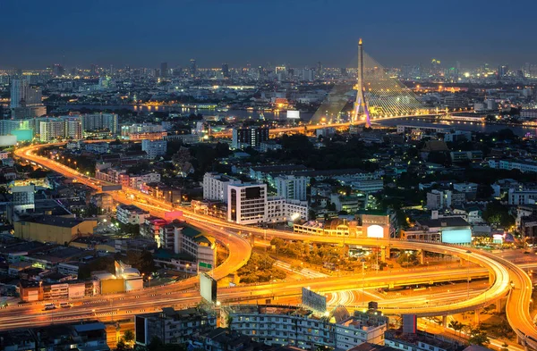 Bangkok Highway Dusk, Puente Rama 8, Tailandia — Foto de Stock