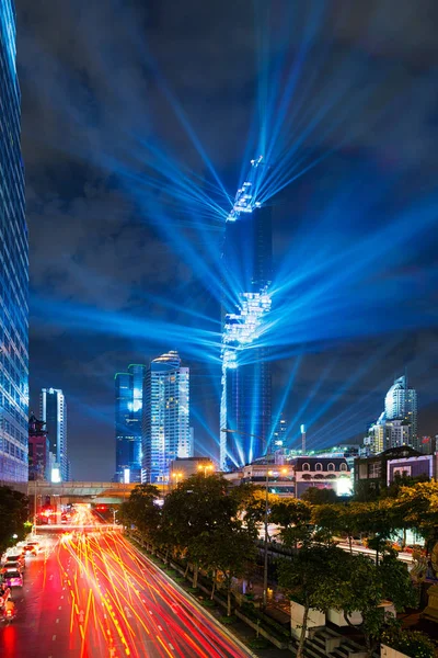 Mahanakhon bangkok steigt, lasershow, bangkok, thailand — Stockfoto
