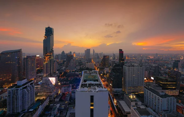 Финансовый район, небоскребы в Бангкоке, Таиланд — стоковое фото