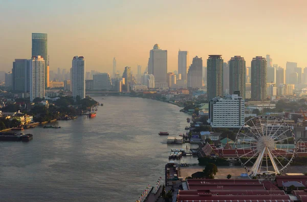 La noria en Bangkok, Asiatique El Riverfront en Bangkok — Foto de Stock