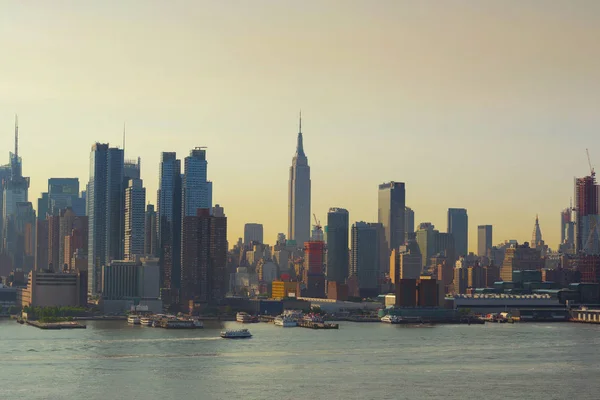 Wolkenkrabbers in new york city, Verenigde Staten — Stockfoto